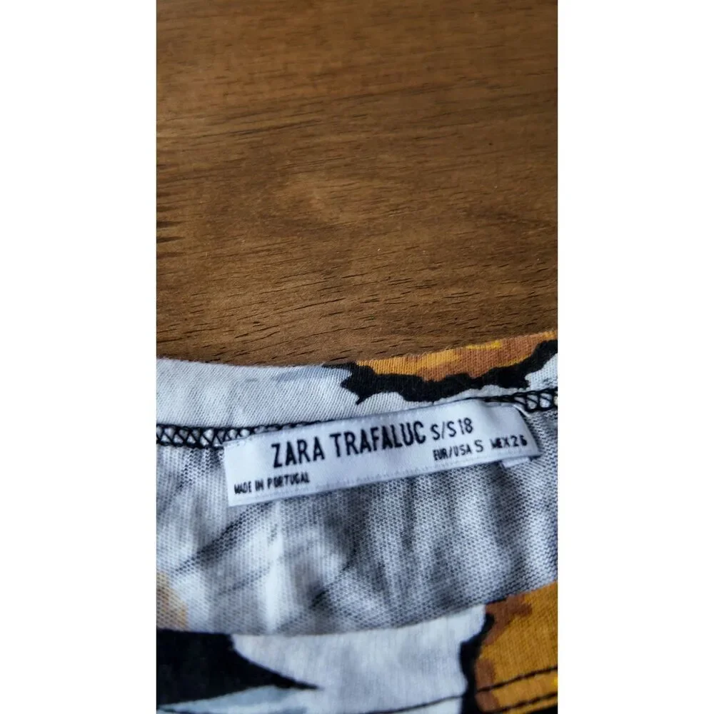 Zara Trafaluc Black Daisy Floral Front Knot Crop Top Size Small